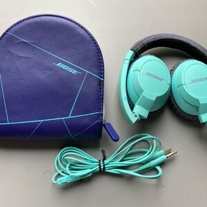 Bose Soundtrue Wired Headphones (Read)